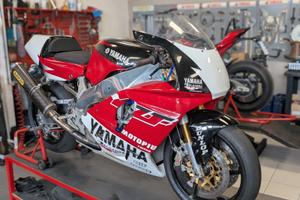 Yamaha YZF 750