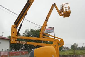 Piattaforma aerea articolata