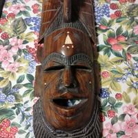 maschera africana in legno. nuova 