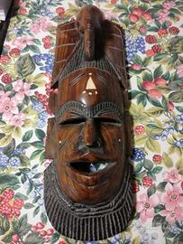 maschera africana in legno. nuova 