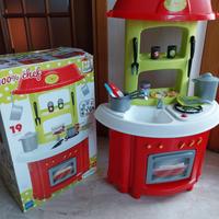 Cucina giocattolo con accesori