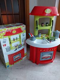 Cucina giocattolo con accesori
