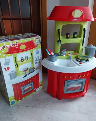 Cucina giocattolo con accesori