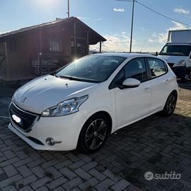 PEUGEOT 208 1.4 HDI ALLURE