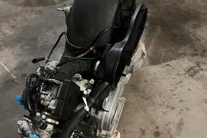MOTORE+RICAMBI SCOOTER BEVERLY 300 13.000KM