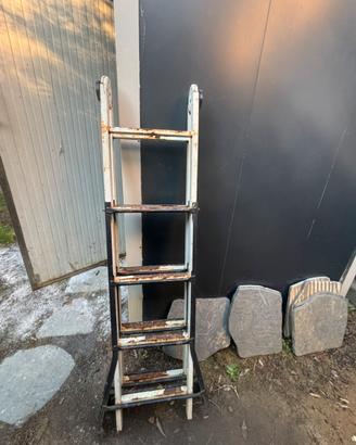 Scala in metallo da 5 gradini