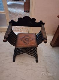 sedia antica legno scuro 