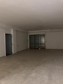 Locale commerciale uso negozio