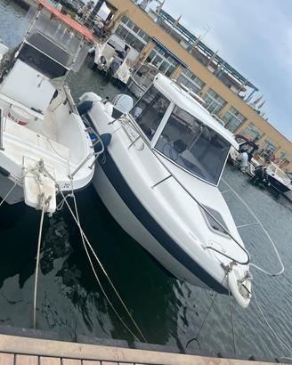 Barca Saver 590 cabin