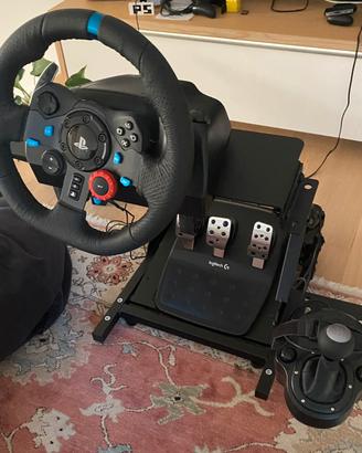 Volante, pedaliera e cambio Logitech G29