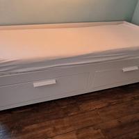 Letto singolo con letto estraibile e cassettoni