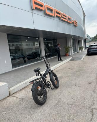Bici elettrica-batteria NUOVA-Gomme stradali