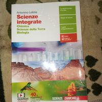 libro scolastico di scienze integrate 