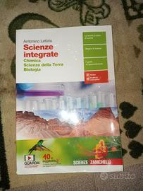 libro scolastico di scienze integrate 