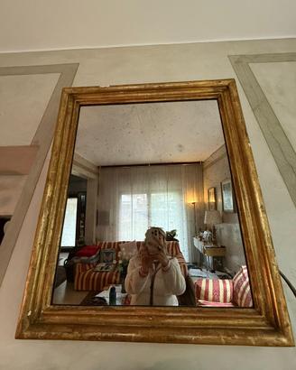 Specchio anticato con cornice in oro zecchino