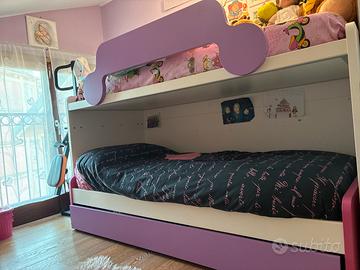 Letto a castello con terzo estraibile e scala