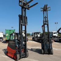 CARRELLI ELEVATORI ELETTRICI LINDE E 25 - E 30