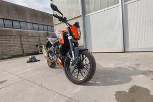 KTM Duke 125 (Akrapovič)