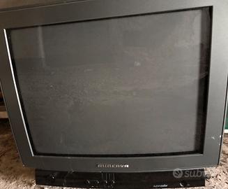 Vecchio televisore Minerva P 4546