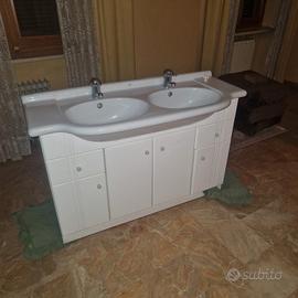 Mobile bagno con doppio lavabo in ceramica