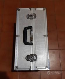 Valigetta alluminio e chiusure fly flight case dj