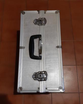 Valigetta alluminio e chiusure fly flight case dj