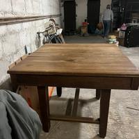 Tavolo in legno massiccio allungabile