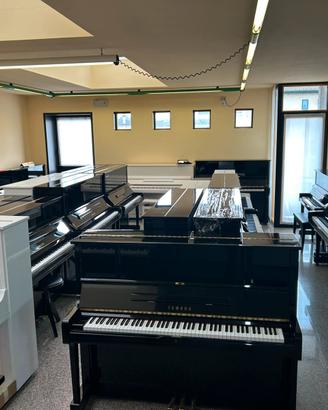 PIANOFORTE VERTICALE- ( Noleggio Pianoforti )