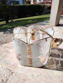 lampadario con decori e bordatura dorate