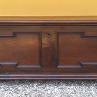 Cassapanca Emiliana antica in noce massello