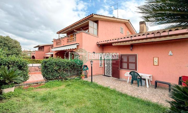 Villa a schiera in zona Tyrsenia