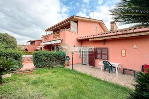 Villa a schiera in zona Tyrsenia