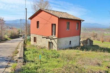 Casale da ristruttuare con 600 mq di terreno