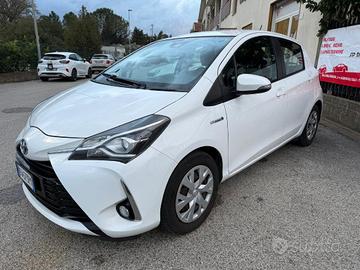 TOYOTA Yaris 1.5 Hybrid 5 porte Business