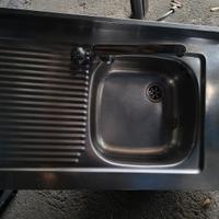lavello cucina con sgocciolatoio