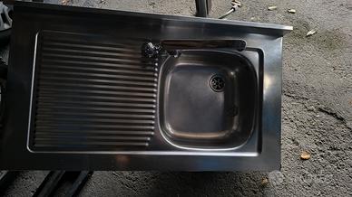 lavello cucina con sgocciolatoio