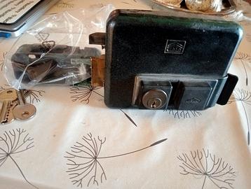 Serratura per cancelletto esterno  iseo