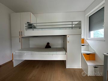 Letto a castello con armadio integrato