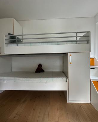Letto a castello con armadio integrato