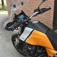 Moto Guzzi v85 TT giallo mojave pari nuovo