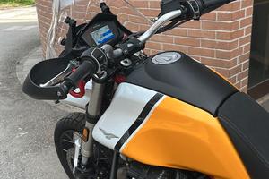 Moto Guzzi v85 TT giallo mojave pari nuovo