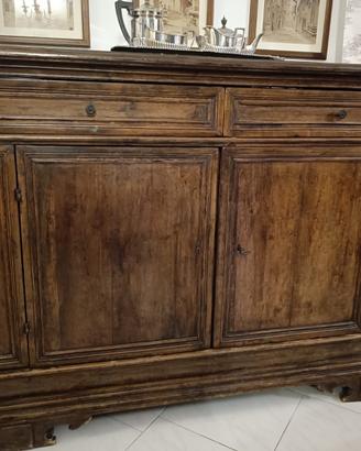 Credenza stile medievale,rifatta con legno d epoca
