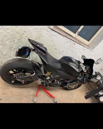 aprilia rsv 4