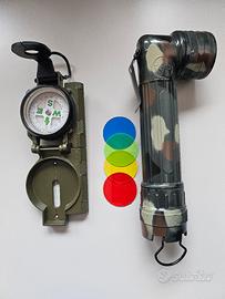 Bussola e torcia militari