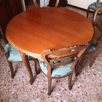   Tavolo con 6 sedie stile impero. 