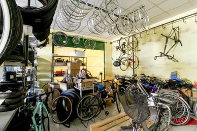 NEGOZIO A URAGO D'OGLIO