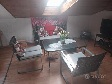 Set divanetto e poltrone da giardino  con tavolo