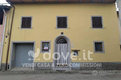 Casa indipendente di 160 m² con 5 locali e box aut