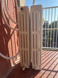 Due termosifoni ghisa