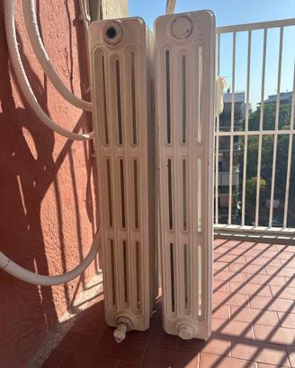 Due termosifoni ghisa